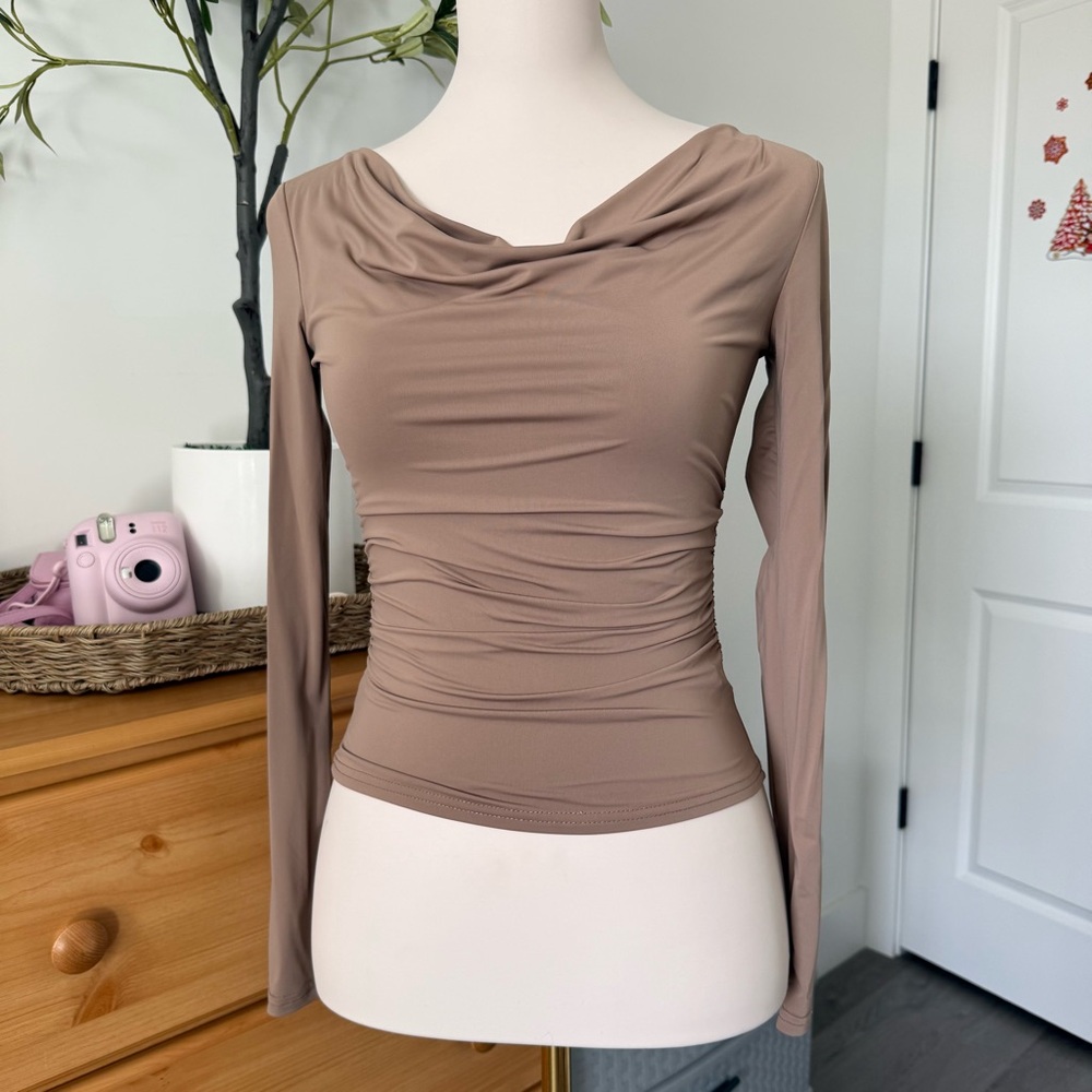 Chic Long Sleeve Top in Taupe